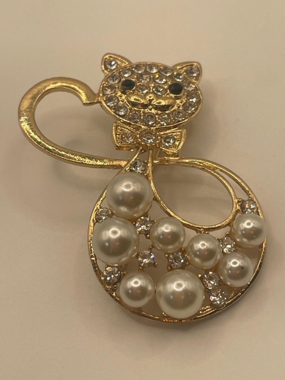Gold Pearl & Crystal Cat Brooch black gem eyes 2” straight pin
